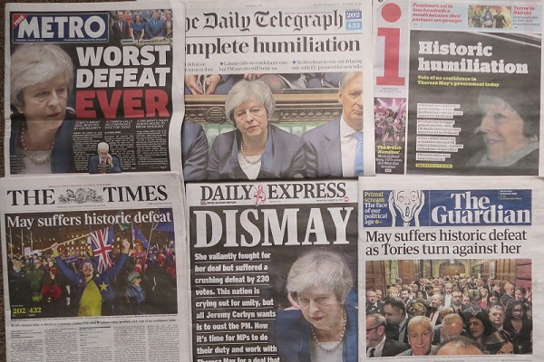 英各紙、EU離脱合意案の否決を一斉に報道