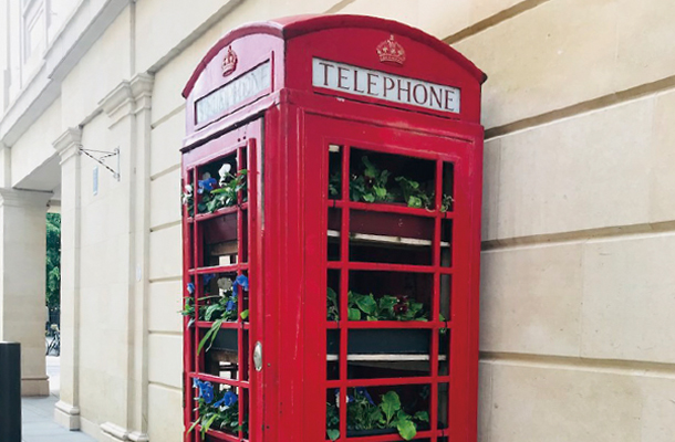 英国のアイコン、赤い電話ボックス