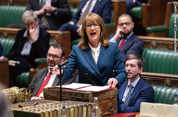 3月24日、下院で演説するレイチェル・リーヴス財務相
