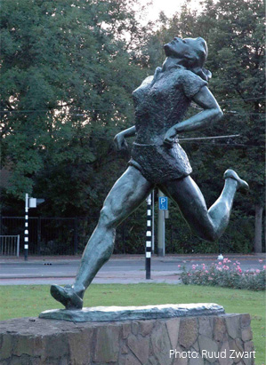 フランシナ・ブランカース＝クン選手の銅像